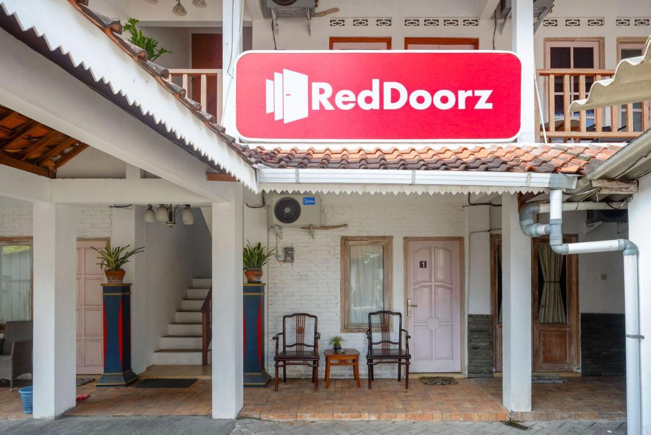 Hotel Reddoorz Syariah Near Plengkung Gading 2 Yogyakarta Exterior foto