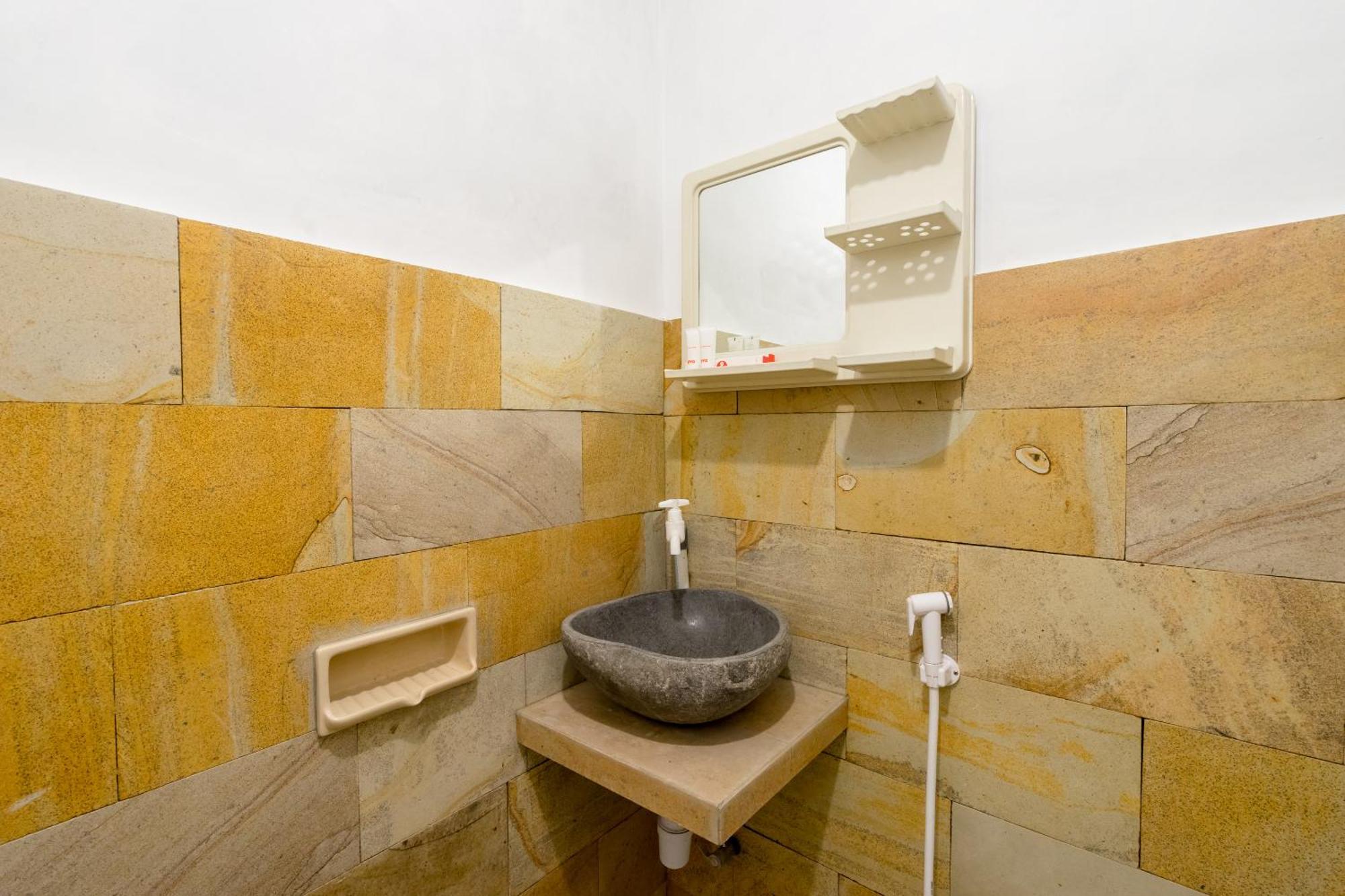 Hotel Reddoorz Syariah Near Plengkung Gading 2 Yogyakarta Exterior foto